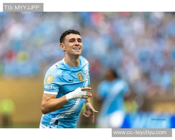 曼城新赛季全家福展现团结精神瓜帅领衔福登与B席并肩作战