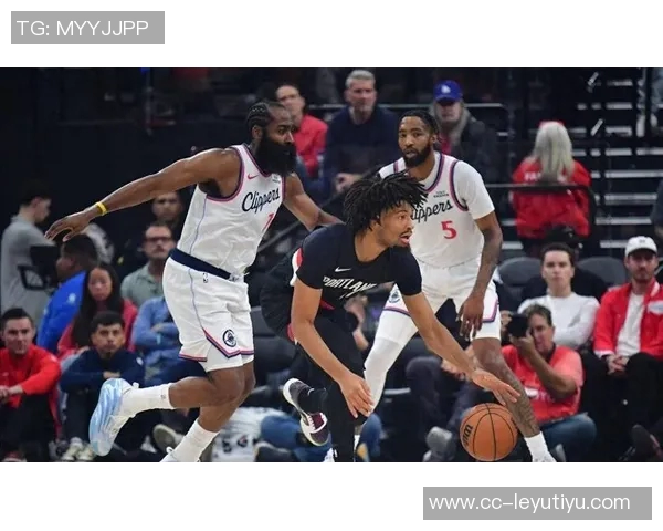 哈登赞大洛在训练营中展现惊人实力为球队贡献巨大价值 哈登赞大洛在训练营中展现惊人实力为球队贡献巨大价值