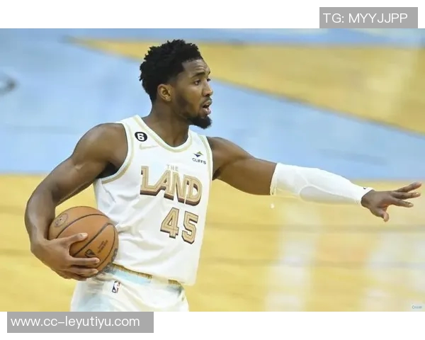 小米切尔热火全力以赴冲击总决赛目标明确期待夺冠荣耀 小米切尔热火全力以赴冲击总决赛目标明确期待夺冠荣耀